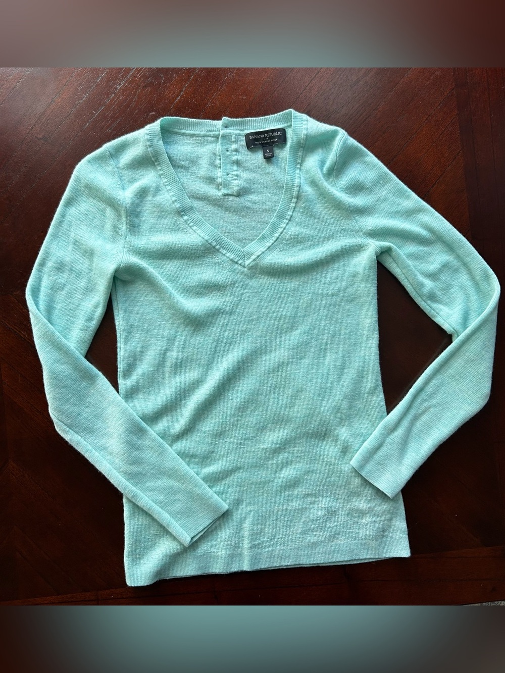 Banana Republic Mint Green V-Neck Long Sleeve Sweater 100% merino wool size S